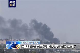 赞！贝林厄姆遭逆天判罚+染红，赛后仍然耐心为小球迷签名合影